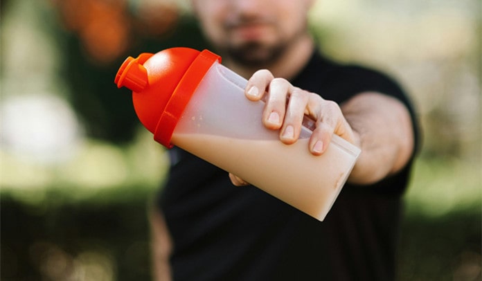 can a protein shake replace a meal